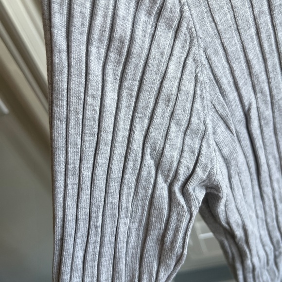 Ribbed, bodycon, lightweight scoopneck sweater - Picture 3 of 7